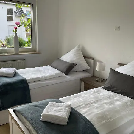 Sieben, Zentral Gelegene Mit Tiefgaragenstellplatz Apartment *