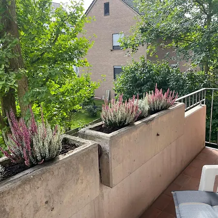Sieben, Zentral Gelegene Mit Tiefgaragenstellplatz Apartment