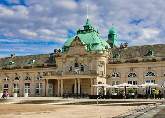 Sieben, Zentral Gelegene Mit Tiefgaragenstellplatz Apartment *