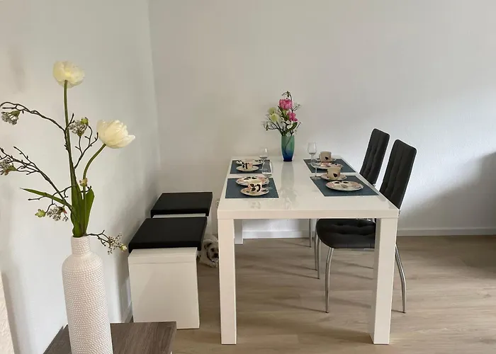 Sieben, Zentral Gelegene Mit Tiefgaragenstellplatz Apartment